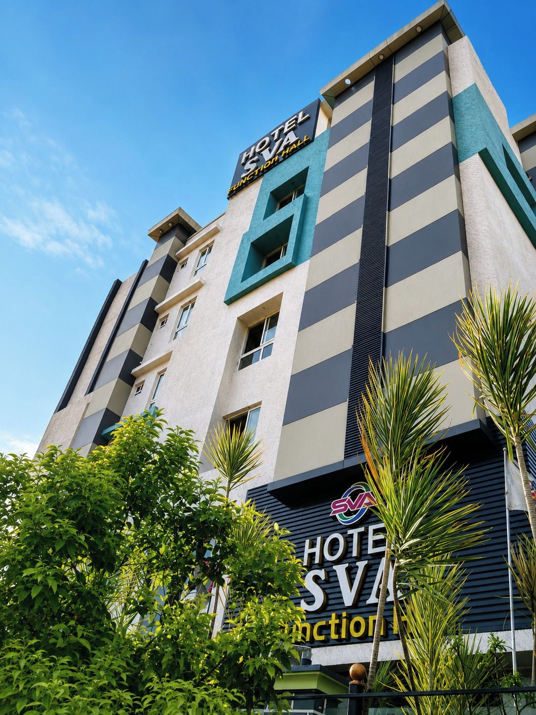 A multi-story hotel with a modern design, featuring a prominent 'HOTEL SV' sign and a 'FUNCTIONAL' label.