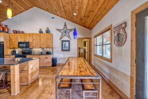 Private kitchen - 19TH Hole: 4  BR, 4.5  BA House in Concan, Sleeps 20 (Concan)
