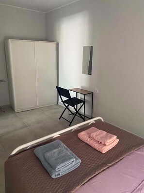 A bedroom with a bed, a chair, a desk, and a wardrobe. - Brand new House with Veranda for family 2 minutes from the sea (Agia Triada)