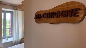 A wooden sign with the text 'CHAMPAGNE' on a wall.