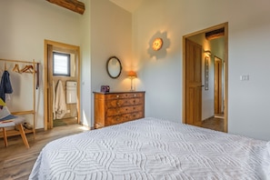 Room - Vrbo Property (Saint-Hilaire-d'Ozilhan)