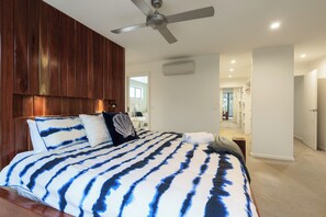 Room - Raven Retreat | Pet Friendly | Movie Room (Ocean Grove)
