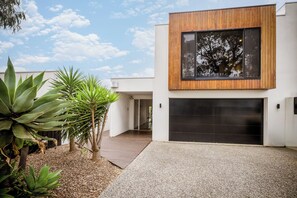 Exterior detail - Raven Retreat | Pet Friendly | Movie Room (Ocean Grove)