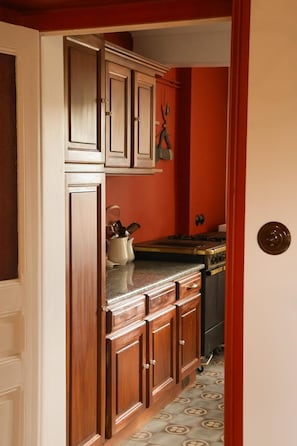 Private kitchen - Family Home in the Heart of the Brionnais Region (Écoche)