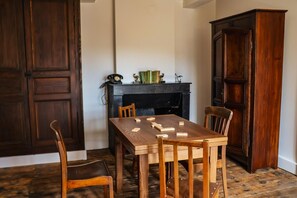 Dining - Family Home in the Heart of the Brionnais Region (Écoche)
