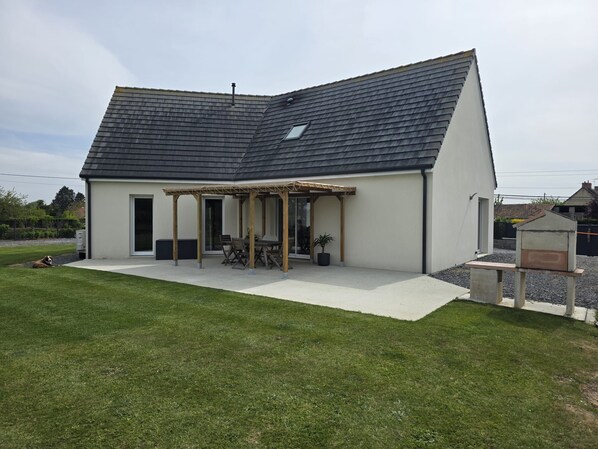 Exterior - Large 3-star house—sleeps 10—near Bayeux and the ocean (Crouay)