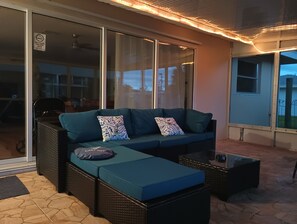 A room with a sofa and a coffee table, a sliding glass door, and a ceiling with lights. - RELAX FISHING & EXPLORE WATERFRON GATAWAY RETREAT WITH A PRIVATE DOCK &BOAT LIFT (Punta Gorda)