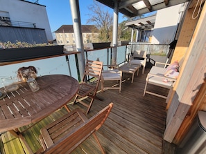 Outdoor dining - Vrbo Property (Gex)