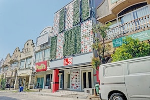 Exterior - Capital O J&b Sentul - 4 hours stay (Bogor)