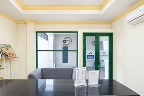 Reception - Hotel O near UIN Raden Intan (Bandar Lampung)
