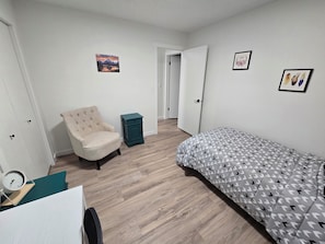 Room - Cozy 3BDR Home Near Hospital and Downtown with Fenced Yard and Garage Access. (Cañon City)