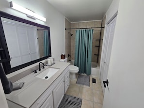 Bathroom - Cozy 3BDR Home Near Hospital and Downtown with Fenced Yard and Garage Access. (Cañon City)