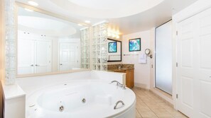 Bathroom - Spacious 2BR villa, 5 minutes to SeaWorld, 15 to Disney, pools and  full kitchen (Orlando)