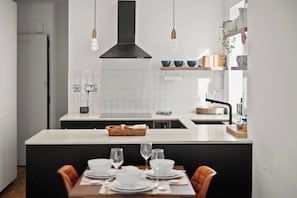 Dining - Bright 2 bed Chiswick by ARP Homes l 5 min tube & Heathrow (Greater London)
