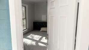 Unclassified image, 2 of 10, button - Cozy 1-bedroom Efficiency Apartment in sTyler Hospital District. (Tyler)