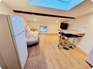 Interior - Cozy, BRAND-NEW Apartment in the Heart of Downtown (Valence)