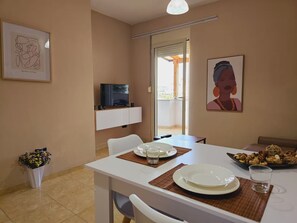 Dining - Apartment next to Block District (Tiranë)
