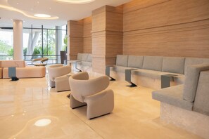 A modern lobby with seating areas, a reception desk, and large windows. - Morros Park. Exclusive Beach & Nature Retreat (Bolívar)