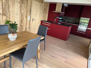 Dining - Modern 1-bedroom apartment in Sigriswil with breathtaking view (Sigriswil)