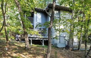 Exterior - Specious room, free golf, and swim-up bar (Osage Beach)
