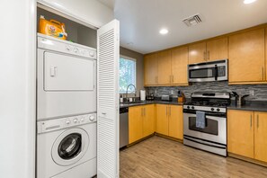 Private kitchen - Coral Marina' Water Views Pool Jacuzzi Sauna Gym (Marina del Rey)