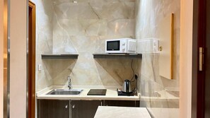 Private kitchen - Lavender Hotel Apartrment (Al Bawadi Neighborhood)
