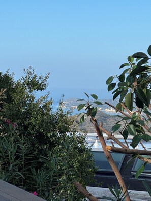 A view of a coastal landscape with a clear sky, a body of water, and distant hills. - Malibu Hills Picturesque  Oceanview Three Bedrooms Close to Beach and Pepperdine (Malibu)