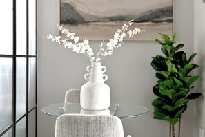 Dining - Stylish 1Bed at The Duke with Rooftop Pool & Views in Cape Town (Cape Town)