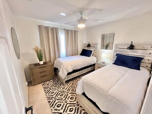 Room - Charming 3-bedroom house with Hot tub, AC and WiFi in awesome Joshua Tree! (Joshua Tree)