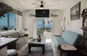Living area - 2-bedroom condo in beautiful Marbella with refreshing AC (Marbella)