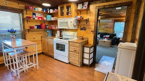 Interior - Let the Kids & Dogs play While you relax! 2Br/1B, Close to i20 & town (Kilgore)
