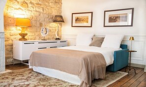Room - CHARMING 2-BEDROOM MARAIS APARTMENT WITH LOCAL CHARACTER (Paris)