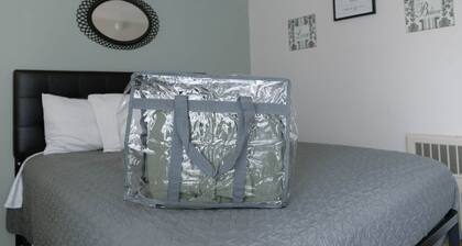 Motel Room 3 – Queen Bed