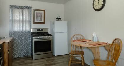 Motel Room 8 – 2 Queens + Kitchen