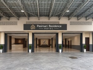 Front of property - Hotel O Pollux Mall Cikarang (Bekasi)