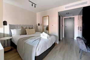 Room - Trendy Studio Apartment at The Tokyo in Central Cape Town City (Cape Town)