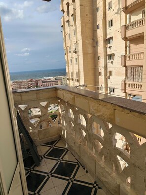 A balcony with a view of the sea and adjacent buildings. - Sea veiw BAHARI (Alexandria Governorate)