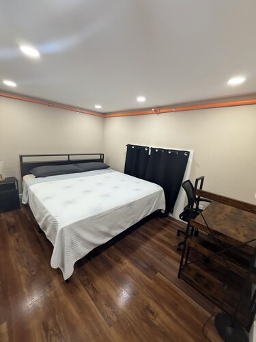 Modern Loft w/ Parking+Private Yard / Downtown Albany