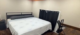 Modern Loft w/ Parking+Private Yard / Downtown Albany