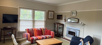 Spacious park view residence. 4 bedroom, Pet friendly