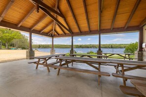 Outdoor dining - Hilltop Hideaway · Sleeps 9 · Near Lake Hayward & Mohegan Sun (Colchester)