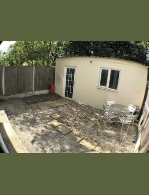 Outdoor dining - Room-delightful Large Double Room Ensuit (Chelmsford)
