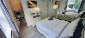 Room - Room-delightful Large Double Room Ensuit (Chelmsford)