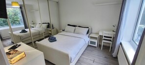 Room - Room-delightful Large Double Room Ensuit (Chelmsford)