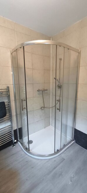 Bathroom - Room-delightful Large Double Room Ensuit (Chelmsford)
