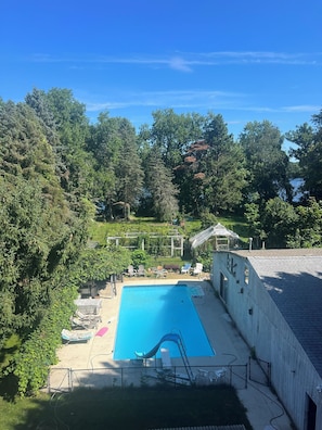 Pool - Riverfront property with pool, hot tub, gym, pool table and bar in basement. (Haverhill)