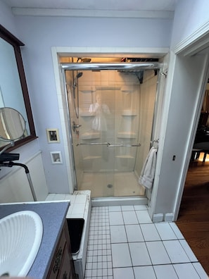 Bathroom - Riverfront property with pool, hot tub, gym, pool table and bar in basement. (Haverhill)