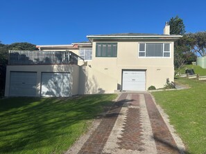 Exterior - Two minutes to the beach ,  Baylys Beach house, ample room, parking, decks. (Baylys Beach)