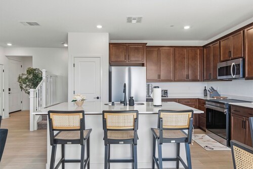 Sunset Haven Rocklin.
Brand-New Home with Stunning Sunset Views