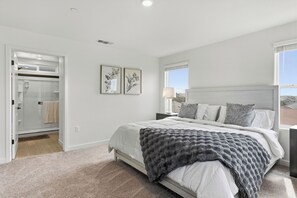 Room - Sunset Haven Rocklin.
Brand-New Home with Stunning Sunset Views (Rocklin)